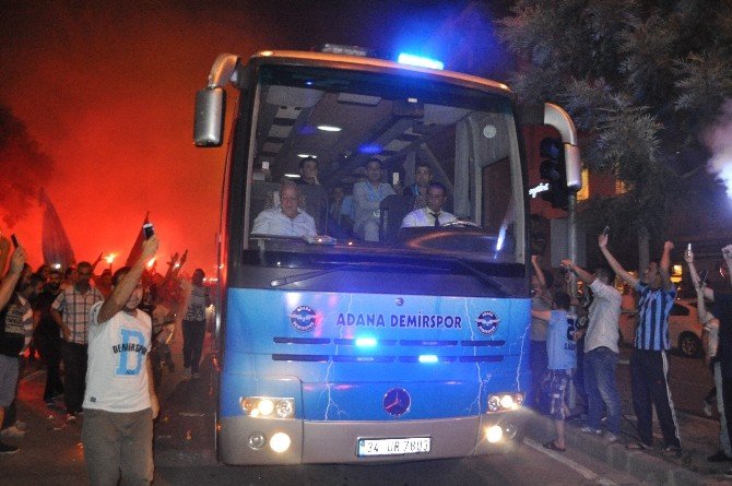 Adana Demirspor’a Coşkulu Karşılama