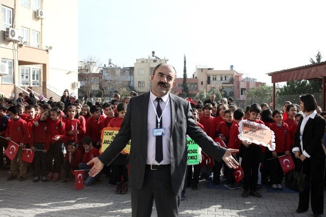 Öğretmenin Karne Töreninde Bayrak Paniği