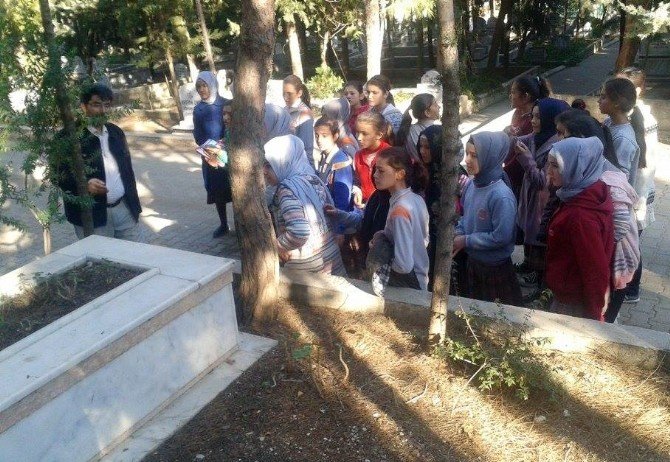 Öğrencilere Mezarlıkta Ahiret Bilinci Eğitimi