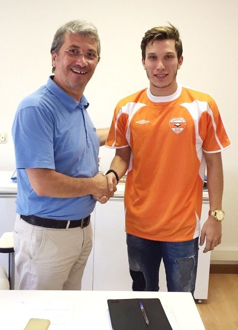 Canberk Dilaver, Adanaspor İle 3 Yıllık Sözleşme İmzaladı