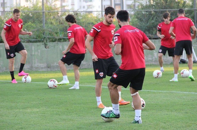 Adanaspor Oyuncusu Özdemir: ‘’Hayatımda İlk Kez Kırmızı Kart Gördüm’’