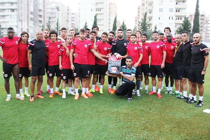 Adanaspor Taraftarından Anlamlı Afiş