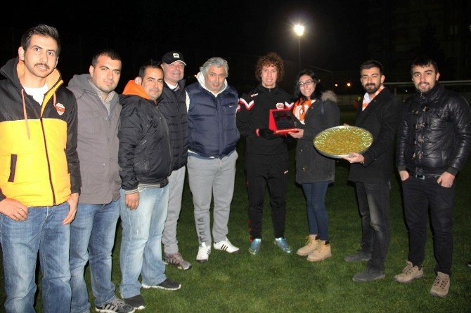 Taraftarlar Renan’ı ‘En İyi Performans Sergileyen Oyuncu’ Seçti