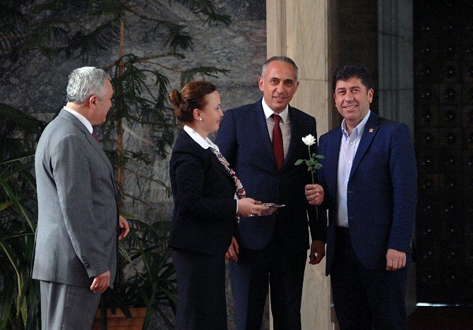 Chp Milletvekili Tüzün, Aday Adaylığını Açıkladı