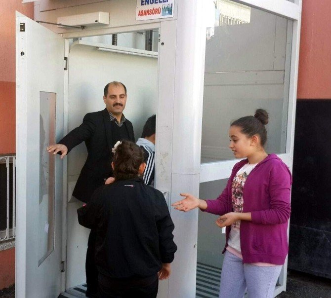Okula Engelliler İçin Asansör Yapıldı