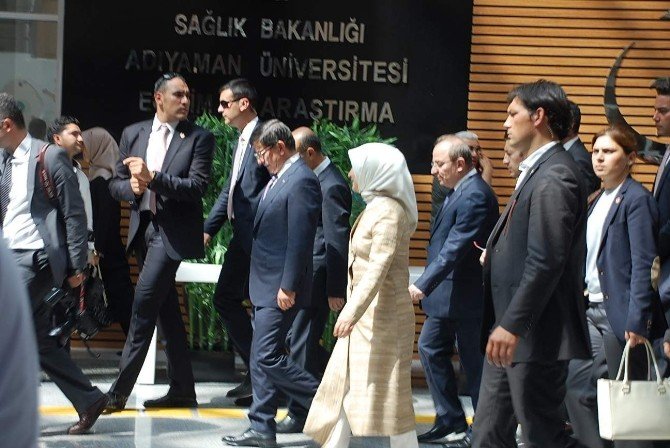 Başbakan Ahmet Davutoğlu Yaralı Askerleri Ziyaret Etti