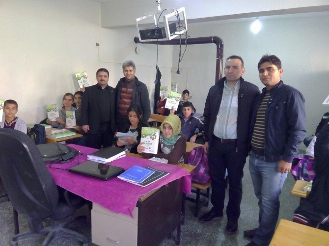 Kahta Dernekler Federasyonundan Köy Okuluna Yardım