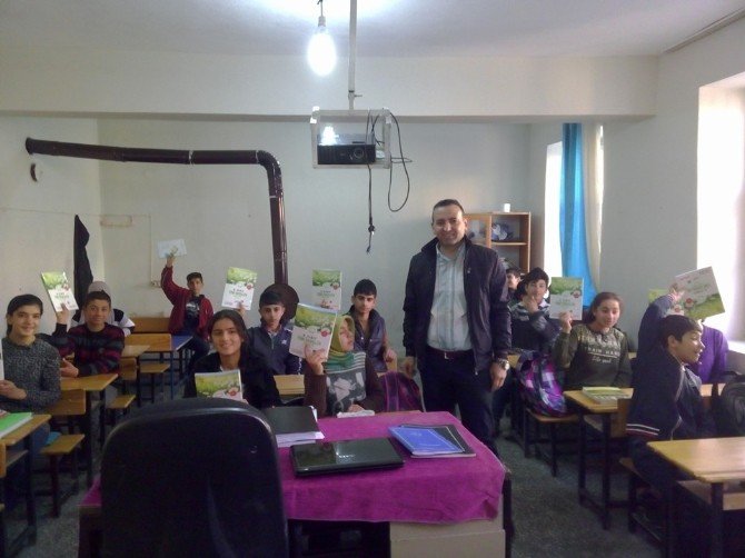 Kahta Dernekler Federasyonundan Köy Okuluna Yardım