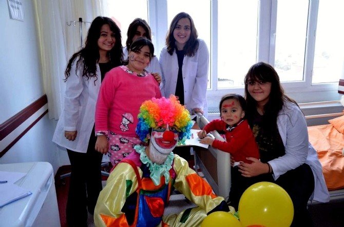 Adü Çocuk Nefroloji Bilim Dalı, Hastalarının Yüzünü Güldürüyor