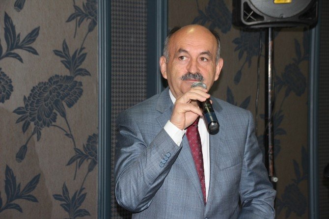 Bakan Müezzinoğlu: "Siyaset Ülkeyi Ve Milleti Daha İyi Noktalara Taşıyan Bir Araçtır"