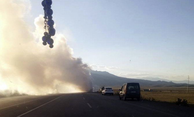 Doğubayazıt’ta Bir Araç Ateşe Verildi