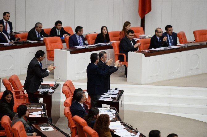 Ak Parti’li Ve Mhp’lilerin Ayakta Alkışladığı Konuşma