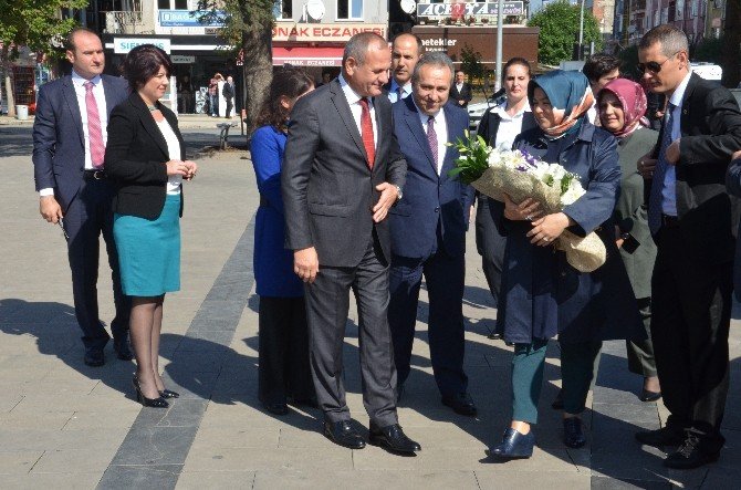 Bakan Gürcan Düzce Belediyesini Ziyaret Etti