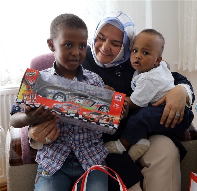 Bakan Gürcan’dan Somalili Miniklere Bayram Hediyesi