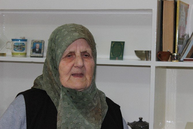 Denizlili Annenin İkinci Bakan Kızı Gururu