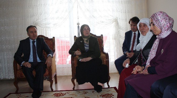 Bakan Sema Ramazanoğlu, Şehit Astsubay Metin Aydemir’in Ailesini Ziyaret Etti