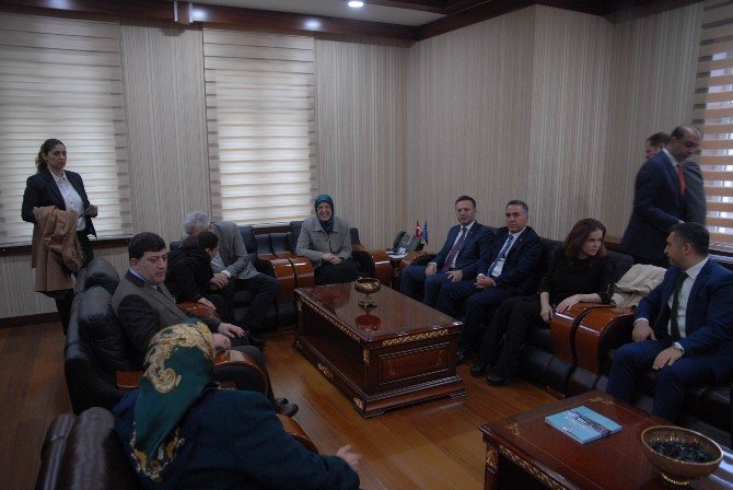 Bakan Ramazanoğlu, Sur’dan Göç Eden Ailelerle Bir Araya Geldi
