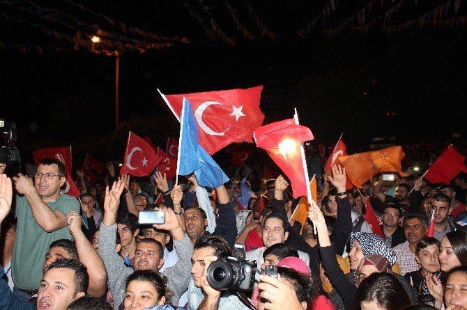 Ak Parti Adana Teşkilatında Zafer Coşkusu…