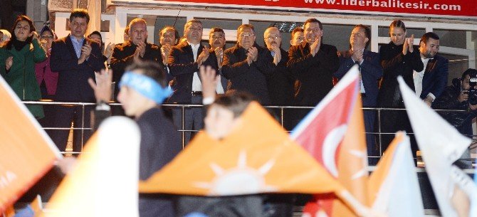 Ak Parti Balıkesir’de Zaferini Kutladı