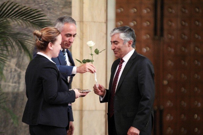 Meclis’e Torunu İle Birlikte Geldi