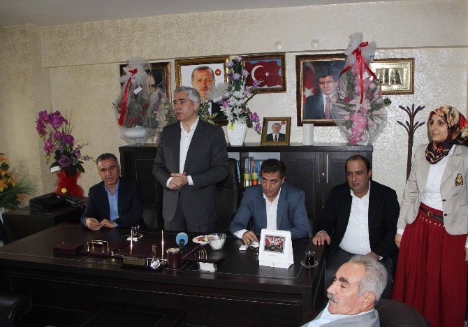 Ak Parti’li Adaylar Sur İlçesini Ziyaret Etti
