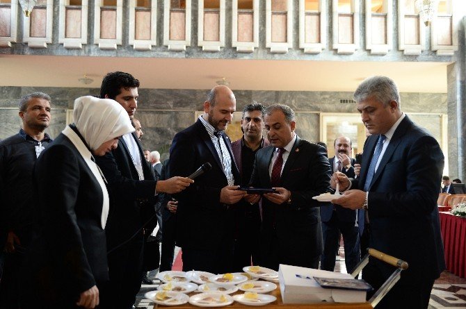 Elazığ Alabalığını Tanıtmak İçin Meclise Getirdi