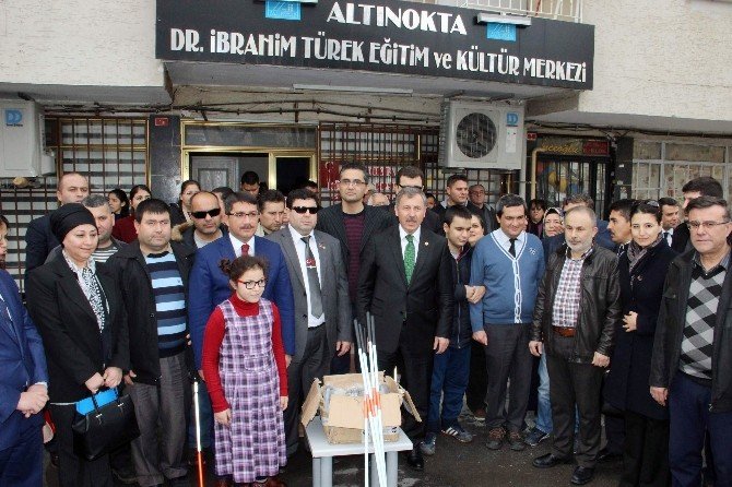 Görme Engellilere Reçeteyle Beyaz Baston