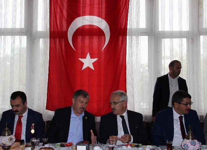 Ak Parti Genel Başkan Yardımcısı Özdağ: "Sivil Terör Mağdurlarıyla İlgili De 18 Ay Önce Çıkarttık"