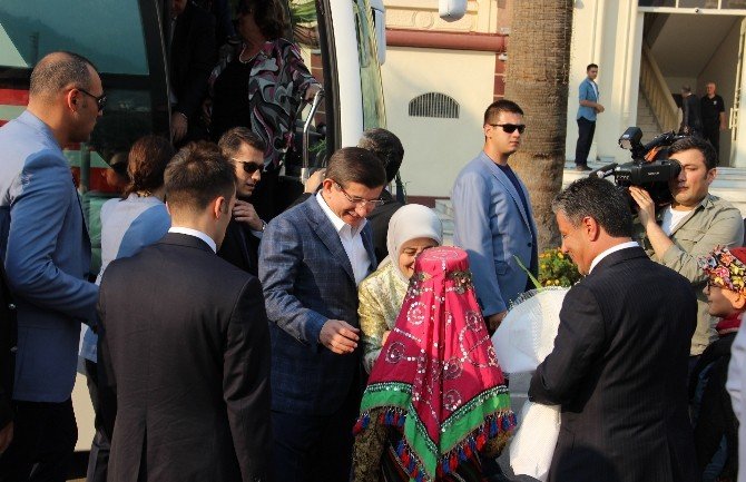 Başbakan Davutoğlu’na Sevgi Seli