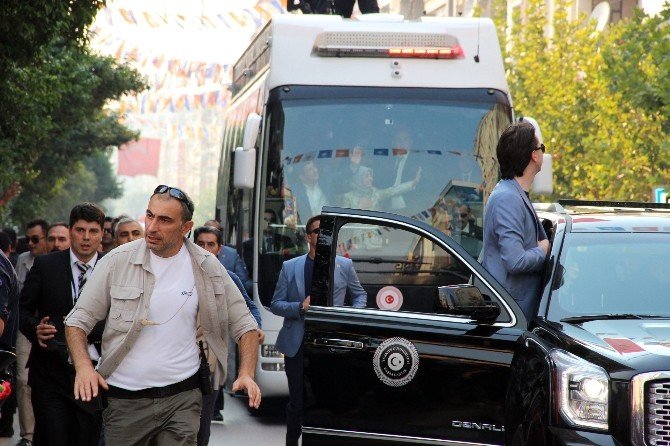 Başbakan Davutoğlu’na Sevgi Seli