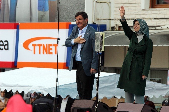 Ahmet Davutoğlu, Bergama’da “İşte Yeni Türkiye” Dedi