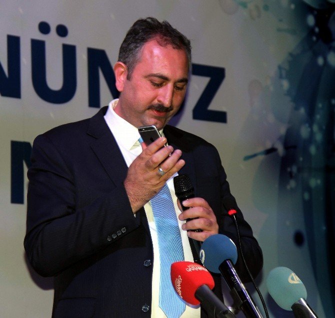 Başbakan Davutoğlu, Gaziantep’teki Muhtarlara Müjdeyi Cep Telefonundan Verdi