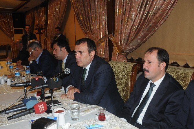 Ak Partili Mahir Ünal Muhalefete Yüklendi