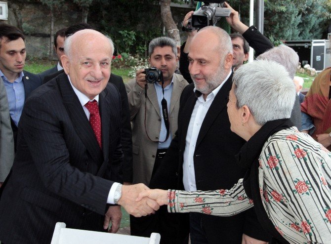 Ak Partili Kahraman: “Demokrasiyi İçine Sindiremeyenler Ülkelerini Geliştiremezler”
