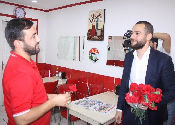 Dünyanın ’En Genç’ Fahri Konsolosu Ak Partiden Aday