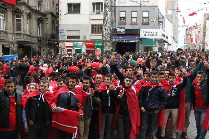 Ak Partili Gençler "Cumhuriyet" İçin Yürüdü
