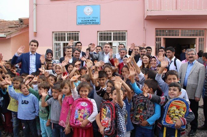 Ak Parti İstanbul İl Teşkilatı Diyarbakır’da 3 Bin Öğrenciye Çanta Dağıttı