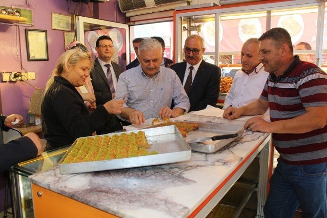 Binali Yıldırım, Ev Ziyaretinde Hdp’ye Oy Verenlerle Konuştu: