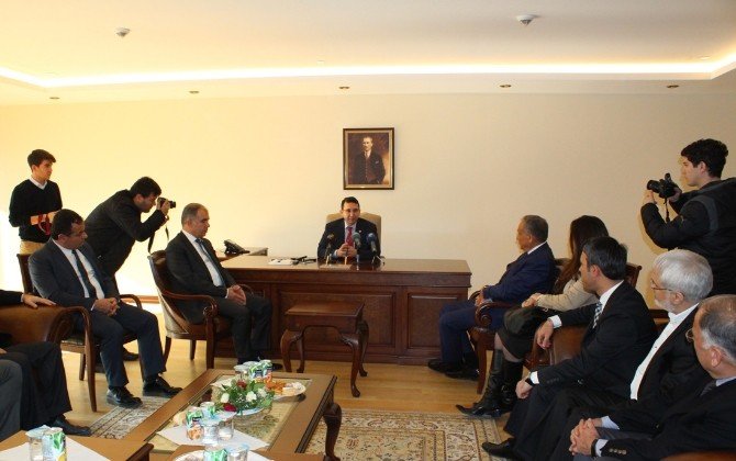 Davutoğlu’nun Başdanışmanı İzmir Başbakanlık Ofisinde