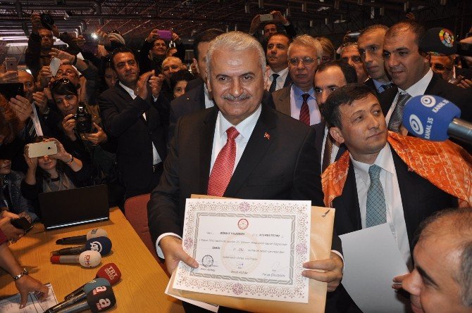 Ak Parti İzmir Milletvekilleri Mazbatalarını Aldı