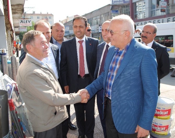 Başbakan Başdanışmanı Elitaş: “Kendisini Aydın Zanneden Örümcek Kafalı Yazarların İnsanları Tahrik Ettiği Ortada”