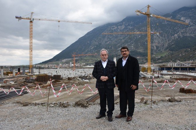 Dev Hastanede Çalışmalar Devam Ediyor