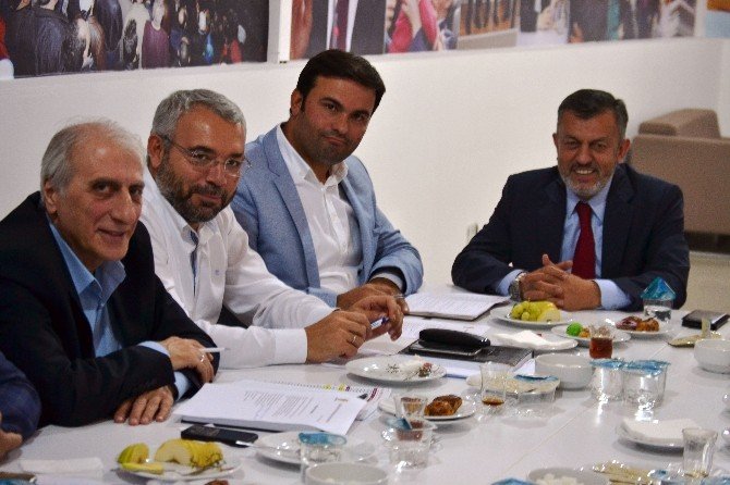 Ak Partili Karaca: “Bize Oy Vermeyenlere ’Bidon Kafalı’, ’Cahil’ Demeyiz"