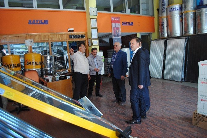 Başbakan Başdanışmanı Elitaş: “Kendisini Aydın Zanneden Örümcek Kafalı Yazarların İnsanları Tahrik Ettiği Ortada”