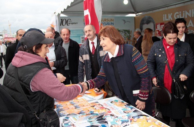 Ak Parti Milletvekili Adayları, Kadıköy Meydanda Vatandaşlarla Buluştu
