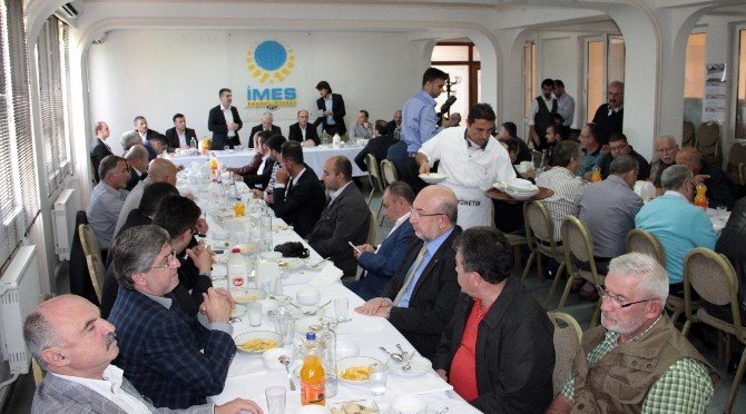 Ak Partili Milletvekili Partinin İcraatlarını Su Bardağını Doldurarak Anlattı
