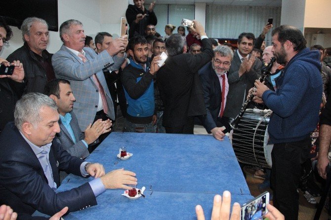 Ak Partili Metin Külünk: “Romanlar Bu Ülkenin Ayrılmaz Parçasıdır”