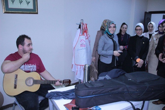 Ak Parti Milletvekili Kavakçı Kan’a Gençlerden Müzik Molası