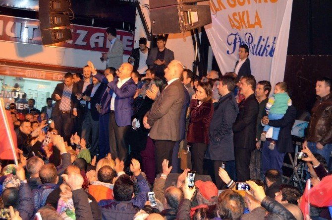 Ak Parti Trabzon’da Seçim Zaferini Kutluyor