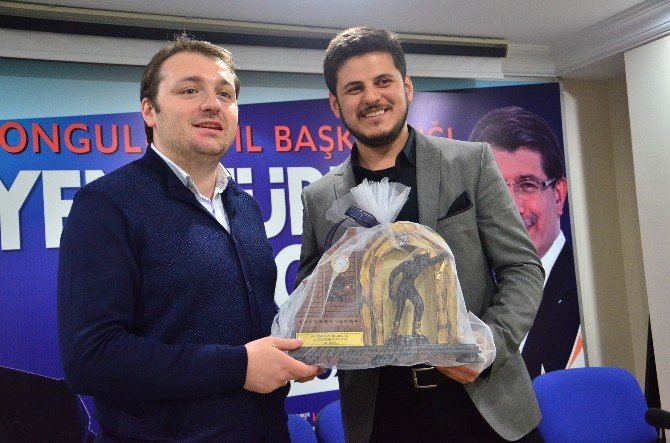 Ak Parti’li Ecertaş’tan Gençlere “Sorumluluk” Çağrısı